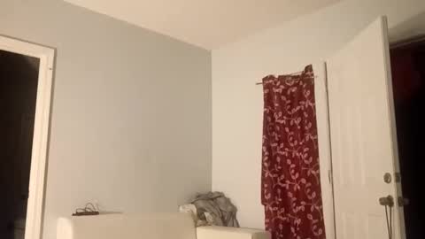 Snapshot of twest84 chatting on 11.12.25 twest84 online show from 11.12.25