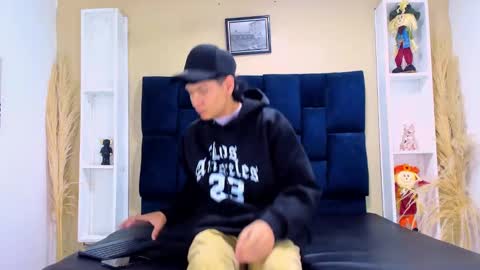 Snapshot of twink_bunny chatting on 10.02.25 samu online show from 10.02.25