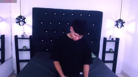 Snapshot of twink_bunny chatting on 10.04.25 samu online show from 10.04.25