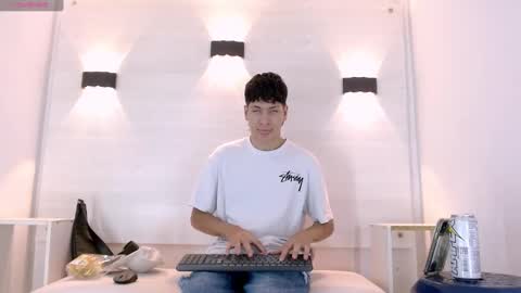 Snapshot of twink_bunny chatting on 10.12.25 samu online show from 10.12.25