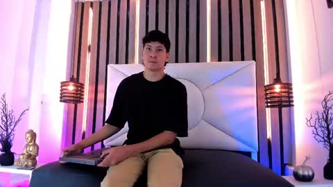 Snapshot of twink_bunny chatting on 10.20.25 samu online show from 10.20.25