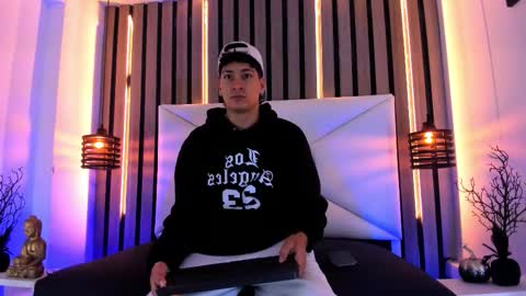 Snapshot of twink_bunny chatting on 10.29.25 samu online show from 10.29.25