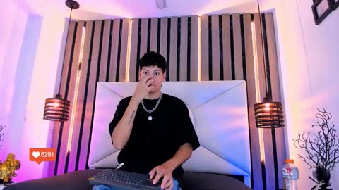 Snapshot of twink_bunny chatting on 11.11.25 samu online show from 11.11.25