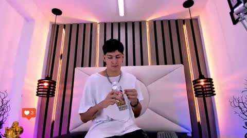 Snapshot of twink_bunny chatting on 11.19.25 samu online show from 11.19.25