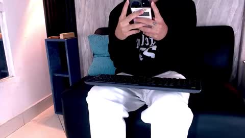 Snapshot of twink_bunny chatting on 11.21.25 samu online show from 11.21.25