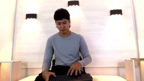 Snapshot of twink_bunny chatting on 12.03.25 samu online show from 12.03.25