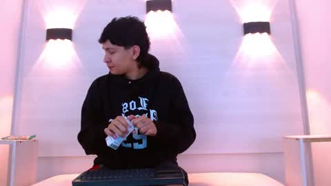 Snapshot of twink_bunny chatting on 12.05.25 samu online show from 12.05.25