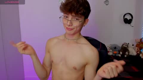 Snapshot of twink_dream__ chatting on 06.20.26 jhony online show from 06.20.26