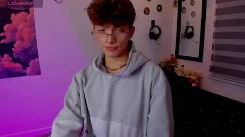 Snapshot of twink_dream__ chatting on 07.22.26 jhony online show from 07.22.26