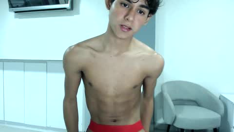 Snapshot of twink_waldorf chatting on 12.10.24 Twink Waldorf online show from 12.10.24