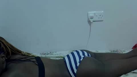 Snapshot of twinkle_tia chatting on 10.11.25 BABY TIA online show from 10.11.25