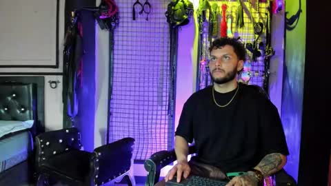 Snapshot of twisted_fantasy_ chatting on 12.03.25 Clio Tadeo online show from 12.03.25