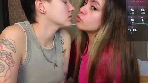Snapshot of twobabesweet chatting on 01.08.25 Welcome guys We Lili and Vic PVT open online show from 01.08.25