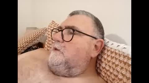 twohats2810 online show from 12.17.25