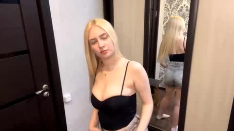 Snapshot of tyishakillingworth chatting on 10.27.25 Grace online show from 10.27.25