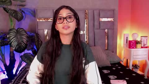 Snapshot of tyla_ks chatting on 09.13.25 tyla_ks online show from 09.13.25