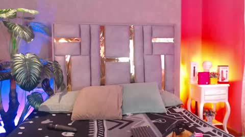 Snapshot of tyla_ks chatting on 09.16.25 tyla_ks online show from 09.16.25