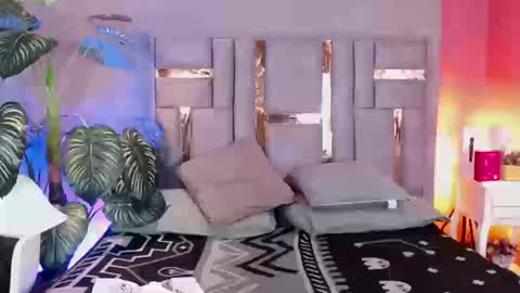 Snapshot of tyla_ks chatting on 09.30.25 tyla_ks online show from 09.30.25