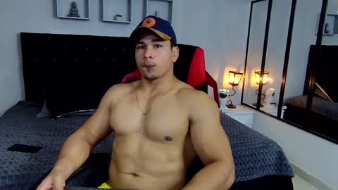 Snapshot of tyler_hank1 chatting on 12.18.24 tyler_hank1 online show from 12.18.24