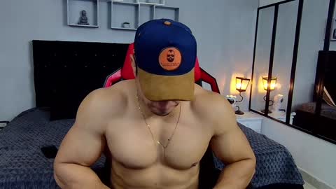 Snapshot of tyler_hank1 chatting on 12.19.24 tyler_hank1 online show from 12.19.24
