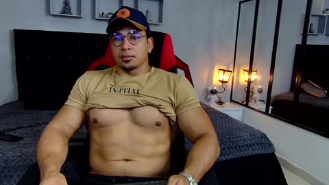 Snapshot of tyler_hank1 chatting on 12.22.24 tyler_hank1 online show from 12.22.24