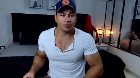 Snapshot of tyler_hank1 chatting on 01.26.25 tyler_hank1 online show from 01.26.25