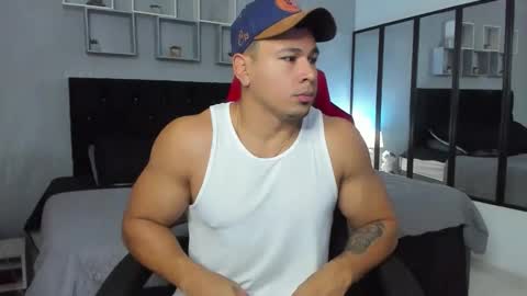 Snapshot of tyler_hank1 chatting on 10.11.25 tyler_hank1 online show from 10.11.25