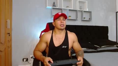 tyler_hank1 online show from 11.17.25