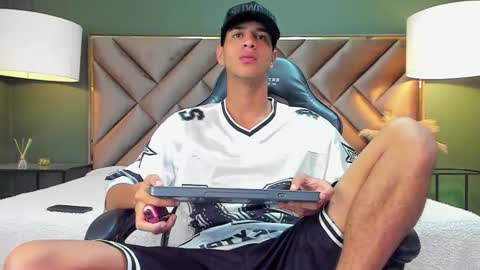 Snapshot of tyler_rodriguez chatting on 10.08.25 Tyler Rodriguez online show from 10.08.25