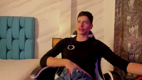 Snapshot of tylercold_x chatting on 10.10.25 Tyler online show from 10.10.25