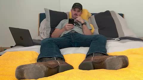 Snapshot of tylerlogan813 chatting on 09.29.25 TylerLogan813 online show from 09.29.25