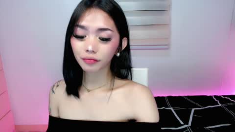 Snapshot of ughliah chatting on 04.23.26 urbbgirl alliah online show from 04.23.26