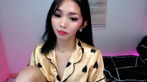 Snapshot of ughliah chatting on 05.25.26 urbbgirl alliah online show from 05.25.26