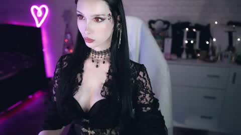 Izzy    online show from 02.17.25