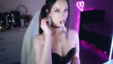 Izzy    online show from 03.10.25