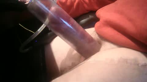 Snapshot of ukpumper chatting on 02.11.25 ukpumper online show from 02.11.25