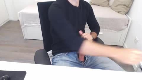 Snapshot of ulep chatting on 11.21.25 Ulep online show from 11.21.25