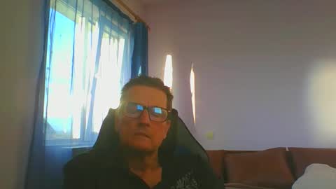 Snapshot of ulmeni7 chatting on 10.15.25 ulmeni7 online show from 10.15.25