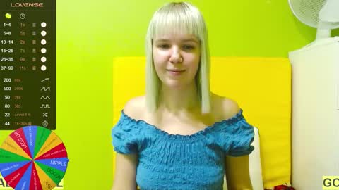 Snapshot of ultra_meow chatting on 11.29.25 Roxy online show from 11.29.25