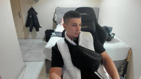 Snapshot of ulxer chatting on 09.17.25 hi im mike tyson - online show from 09.17.25
