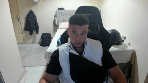 Snapshot of ulxer chatting on 09.25.25 hi im mike tyson - online show from 09.25.25