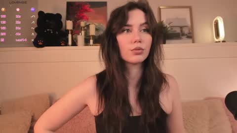 Snapshot of una_medisson chatting on 05.16.26 Una online show from 05.16.26