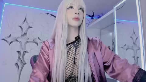 Elle Danielle  online show from 02.10.25