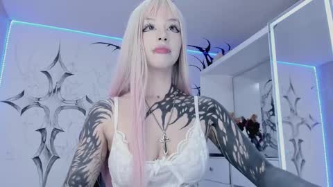 Elle Danielle  online show from 02.15.25