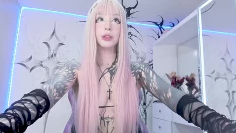 Elle Danielle  online show from 02.20.25