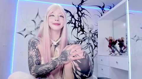 Elle Danielle  online show from 02.23.25