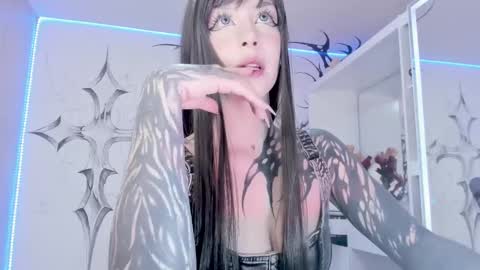Elle Danielle  online show from 02.28.25
