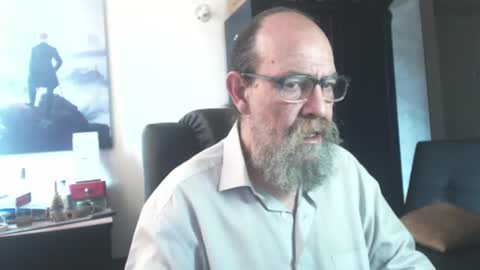 Snapshot of uncle_hottiecb chatting on 07.10.26 Uncle Hottie online show from 07.10.26
