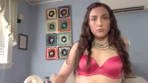 Snapshot of unicornfairy55 chatting on 10.01.25 Lola Moonstone online show from 10.01.25