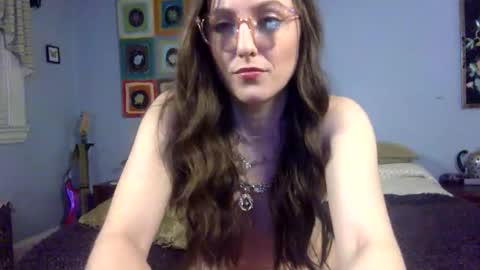 Lola Moonstone online show from 01.18.26